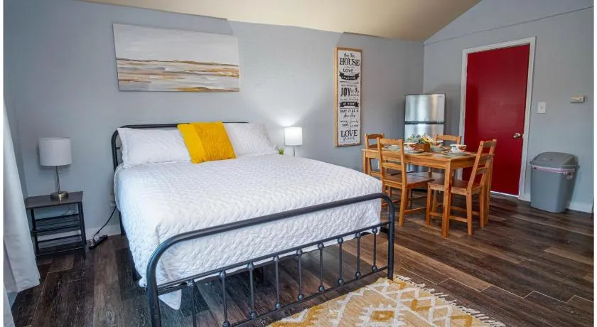 Downtown Accessible New 1BR1BA Cozy Studio - Image 1