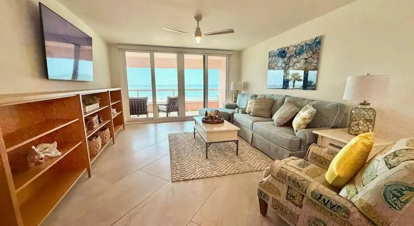 Crescent Beach Club 4D - Image 1
