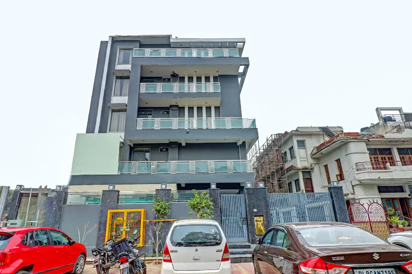 Townhouse Sector 30 Near Botanic Garden of Indian Republic - Image 1