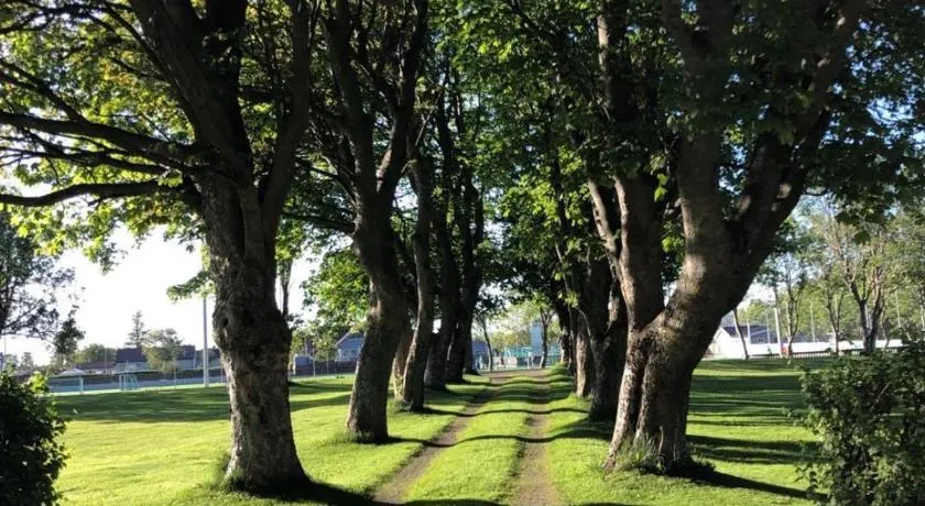 Sjarmerende hus med veldig stort uteareal. - Image 1