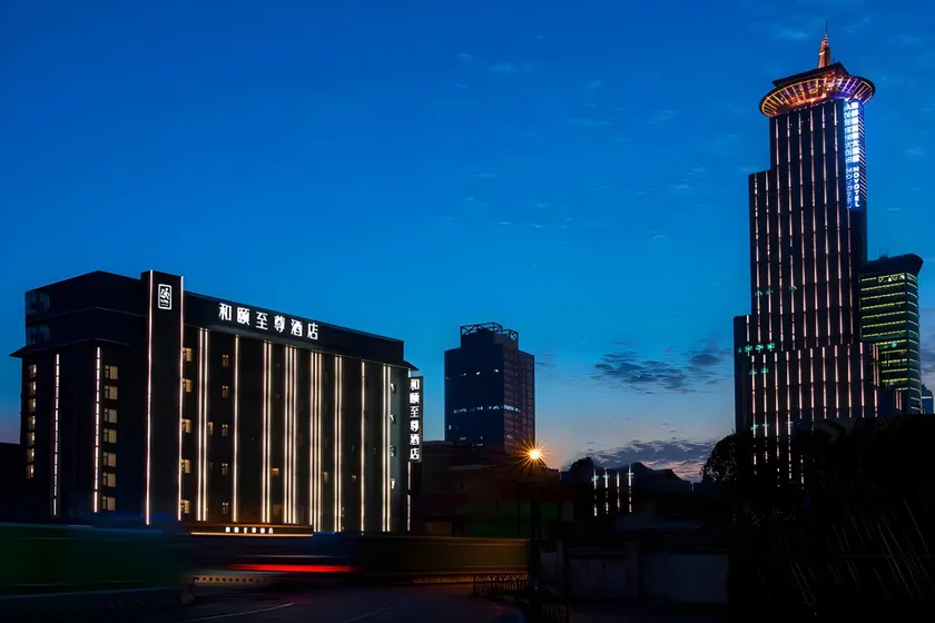 Yitel Premium Hotel Shanghai Oriental Pearl Yuanshen Road Metro Station - Image 1