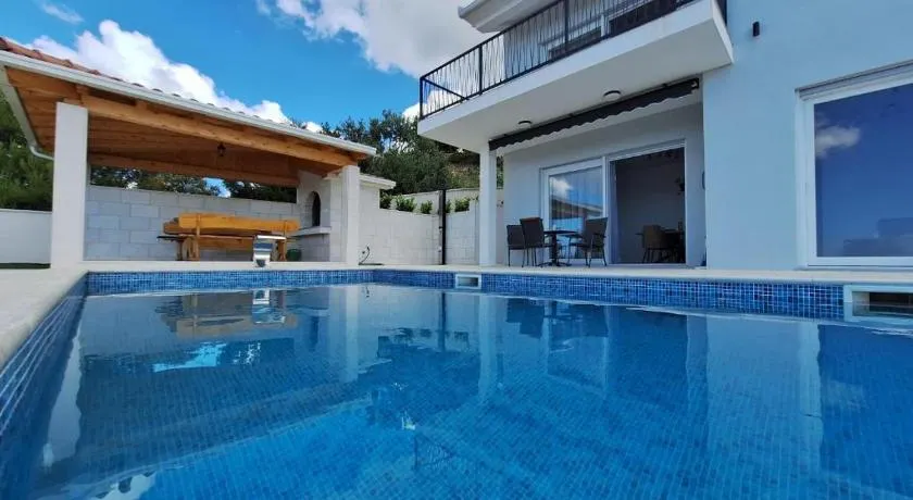 Holiday home Top Hill - Image 1