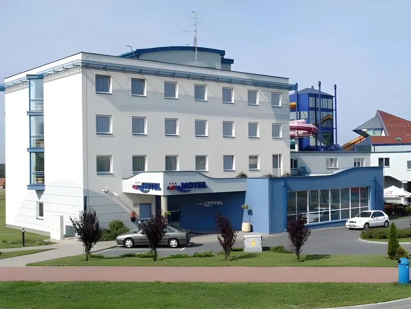 Aqua Hotel - Image 1