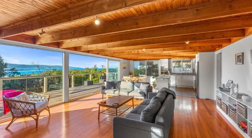 SEAESTA Walking distance to Marengo beach - Image 1