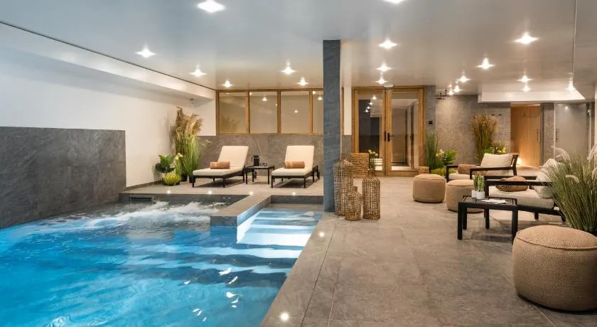 Falcon Lodge by Alpine Resorts - Image 1
