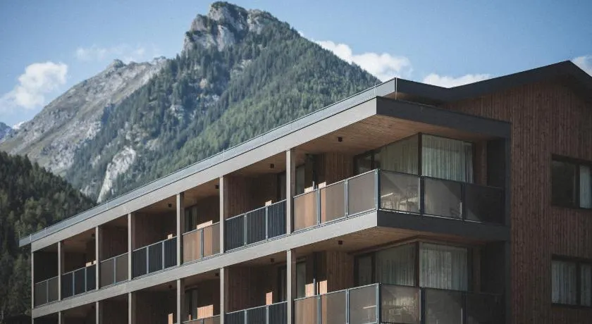 Luxegg - Mountain Lodge - Image 1