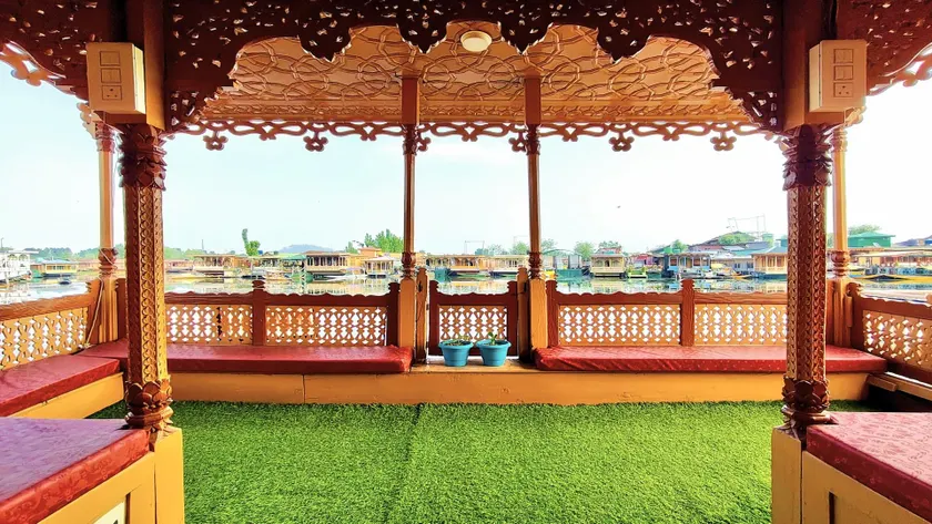Houseboat Ambassador - Image 1