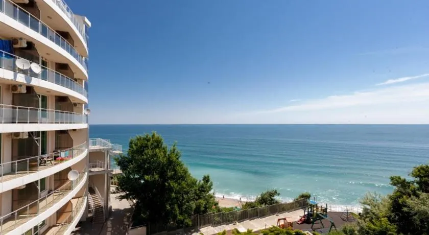 Beach Front Luxurious Two Bedroom Apartment - Image 1