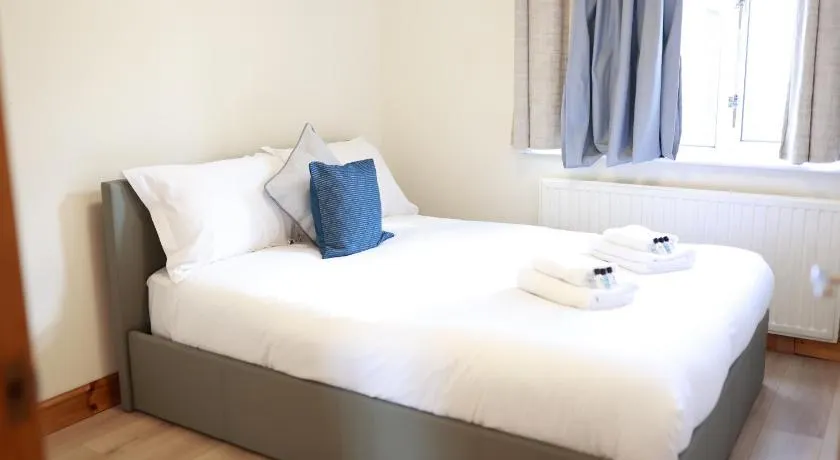 Oxford Family Home Free Parking & Garden Retreat - Image 1