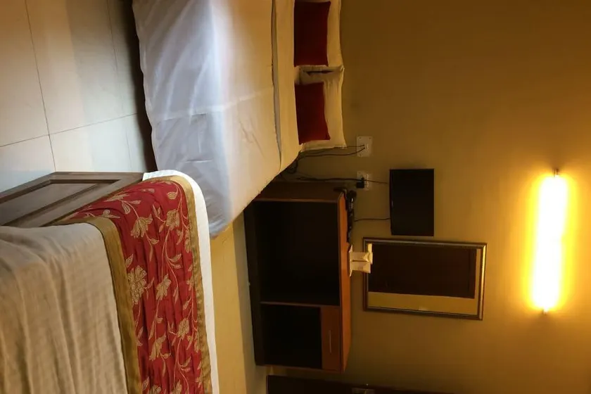 HOTEL BREEZE NEW JALPAIGURI - Image 1