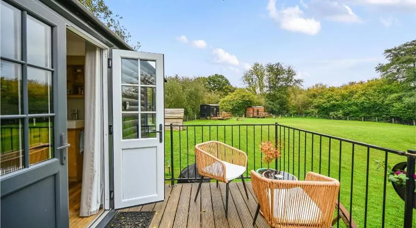 Badger Shepherds Hut - Image 1