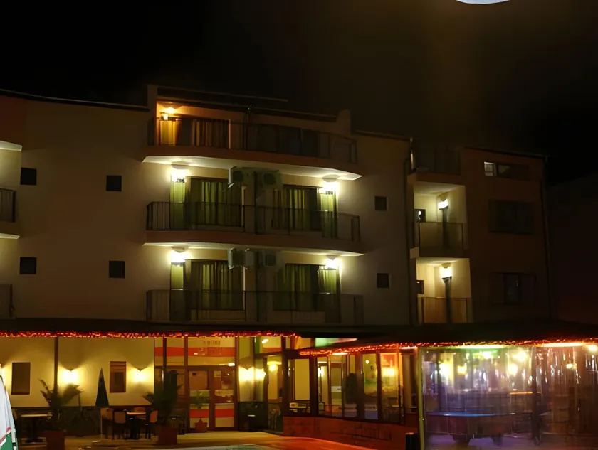 Friends Family Hotel - Free Parking - Image 1