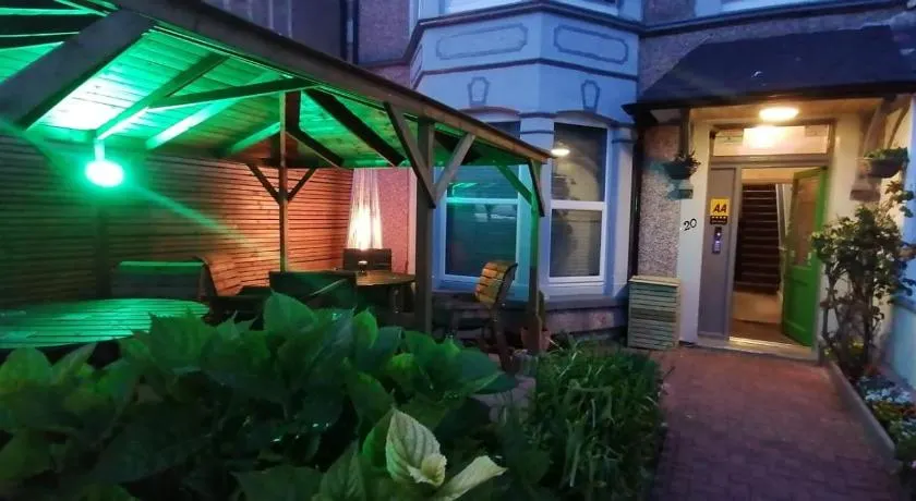 Morwenna Holiday Apartments - Image 1