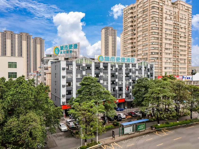 City Comfort Inn Guigang Jingang Avenue High-speed  Railway Station - Image 1
