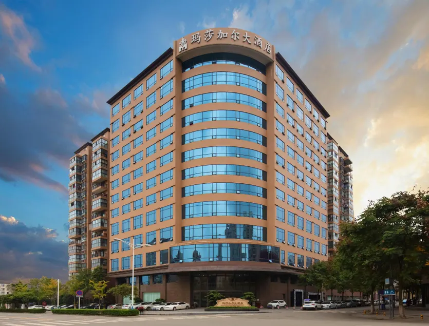 Martha Garr Grand Hotel - Image 1