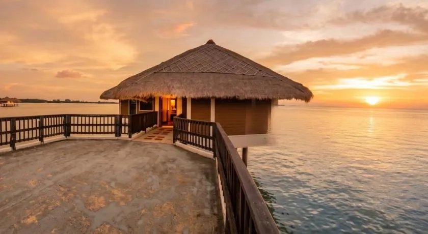 2 Bedroom & Study Golden Palm Tree Resort Ivory End Villa - Image 1