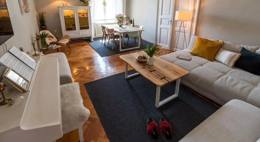 No.8: Lovely & Cosy 3-room Heart of the City - Image 1