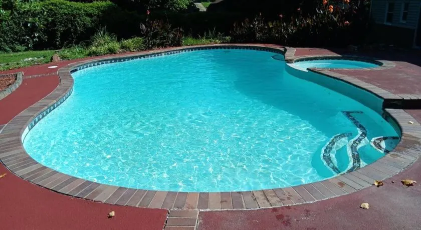 Theater, heated pool and hot tub near HPU and Furniture Market - Image 1