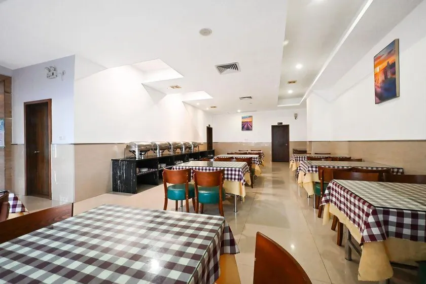 Bojue Business Hotel - Image 1