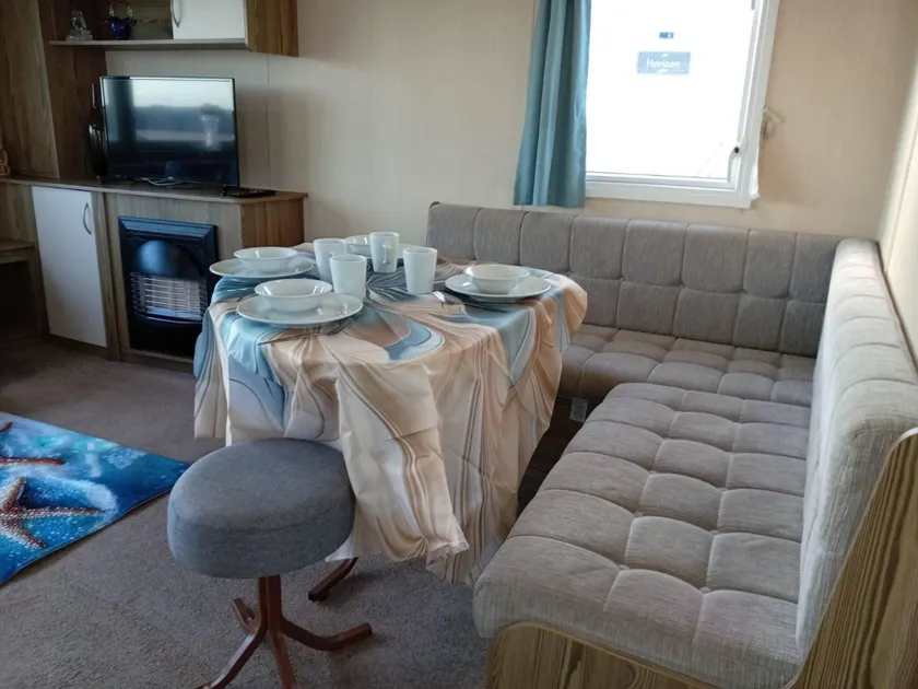 Spacious Holiday Home in Exmouth Ocean Views and Pet Friendly - Image 1