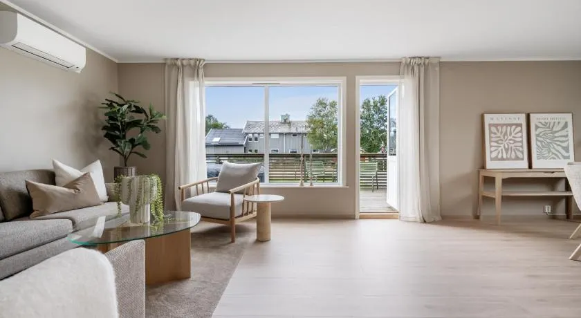 Modern 5BR House - Central - 2,5 Bathroom - Terrace - Parking - Image 1