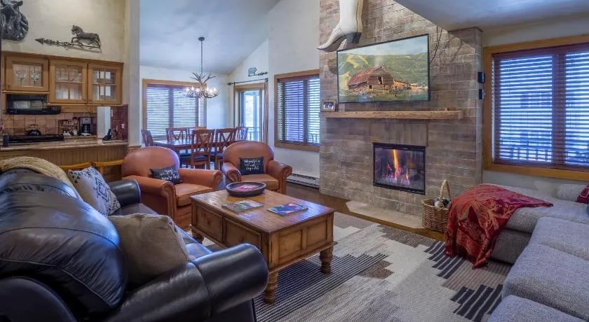 Bear Claw 615 - Ski-in Ski-out Condo! - Image 1