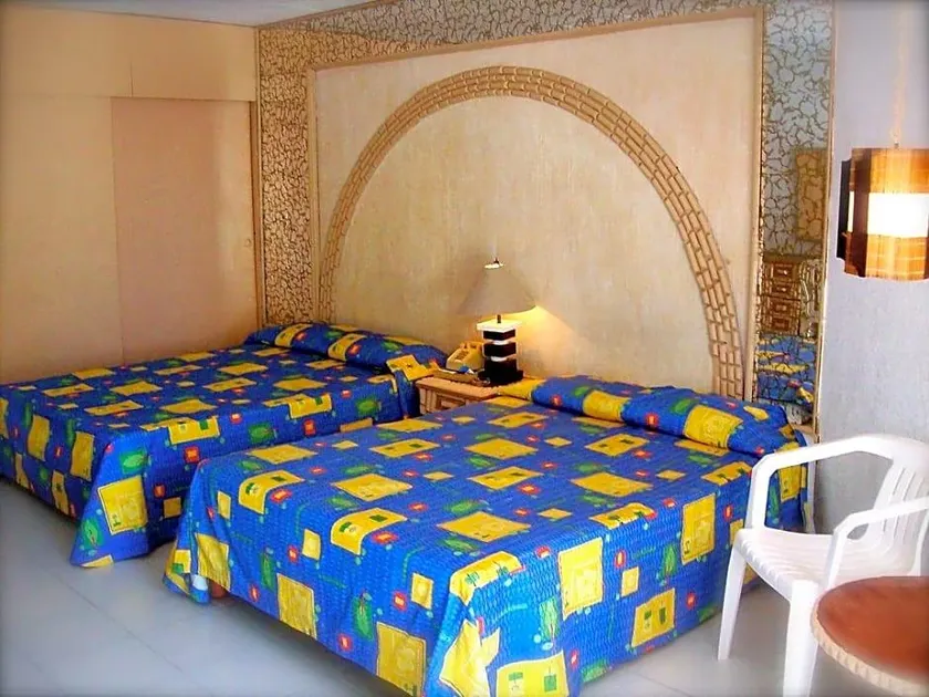 El Tropicano - Image 1