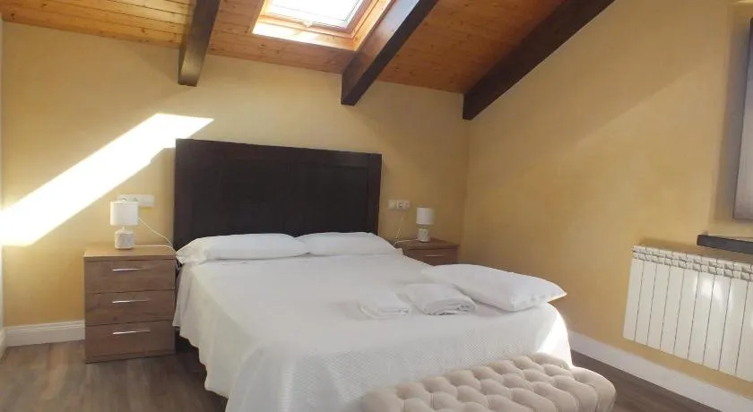 Apartamentos Puerta del Castro - Image 1
