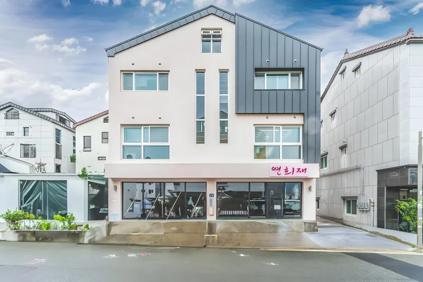Yeonhuijae Pool Villa Private Beomeo Branch - Image 1