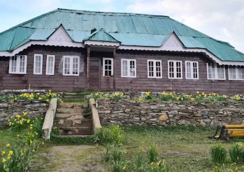 ALBARQ cottages & cafe Gulmarg - Image 1