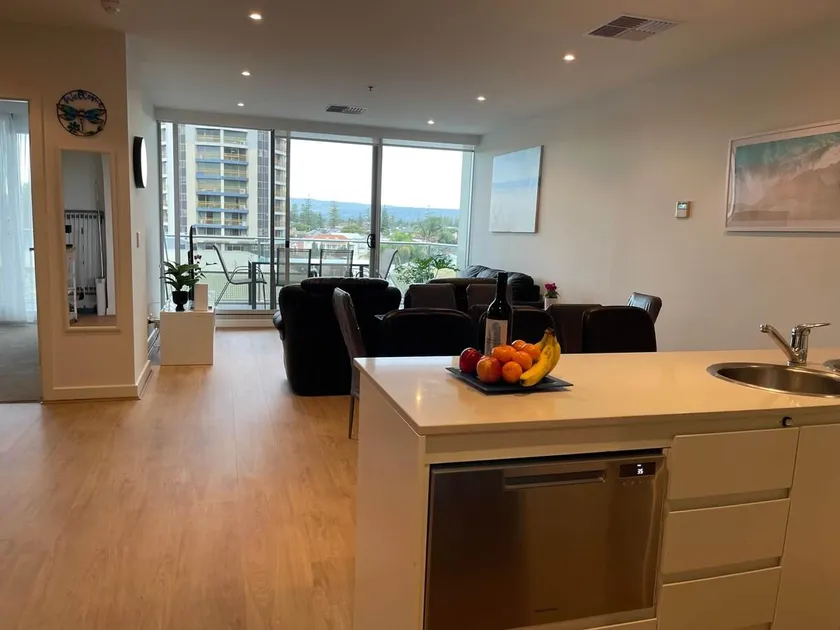 Glenelg resort style beachside apartment - Image 1