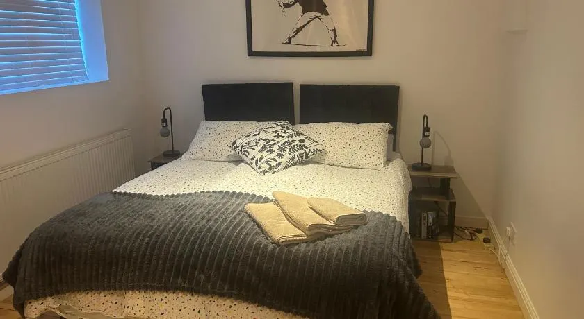 Cozy 1 Bedroom Basement Flat - Image 1