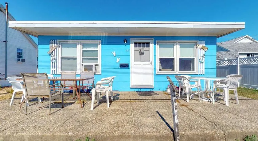 Beach Bungalow - Image 1