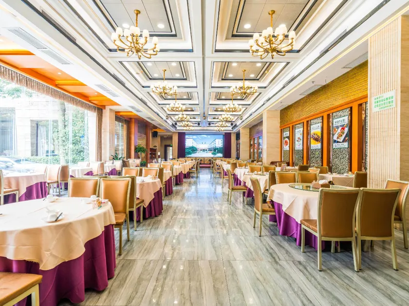 Vienna Hotel Dongguan Tangxia Guanlan Lake Golf Club - Image 1