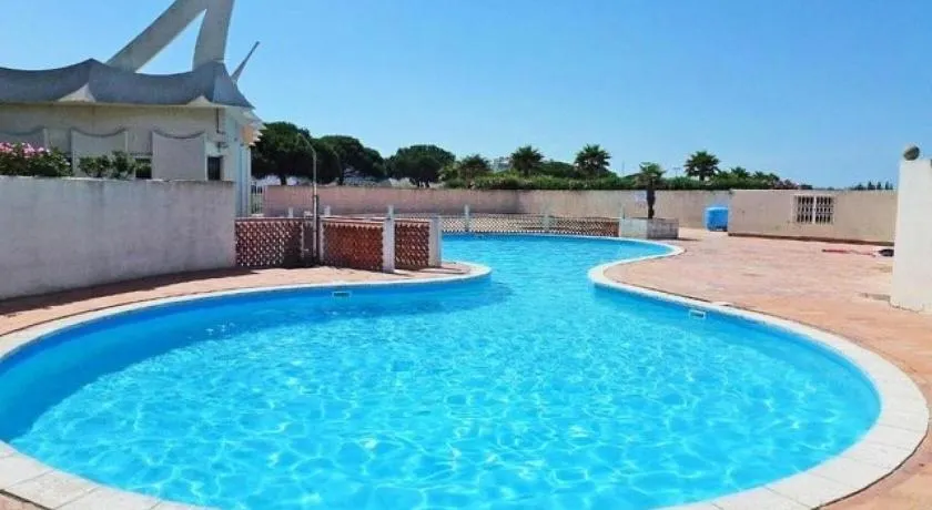 Résidence Le Chabian - Port Camargue T2 rénové, tout équipé, en 1ère ligne mer, plage sud à 50m, piscine, tennis, climatisé MAE-7061 - Image 1