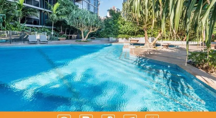 Inner-city 1 bedroom Apartment Parking and Pool - Image 1