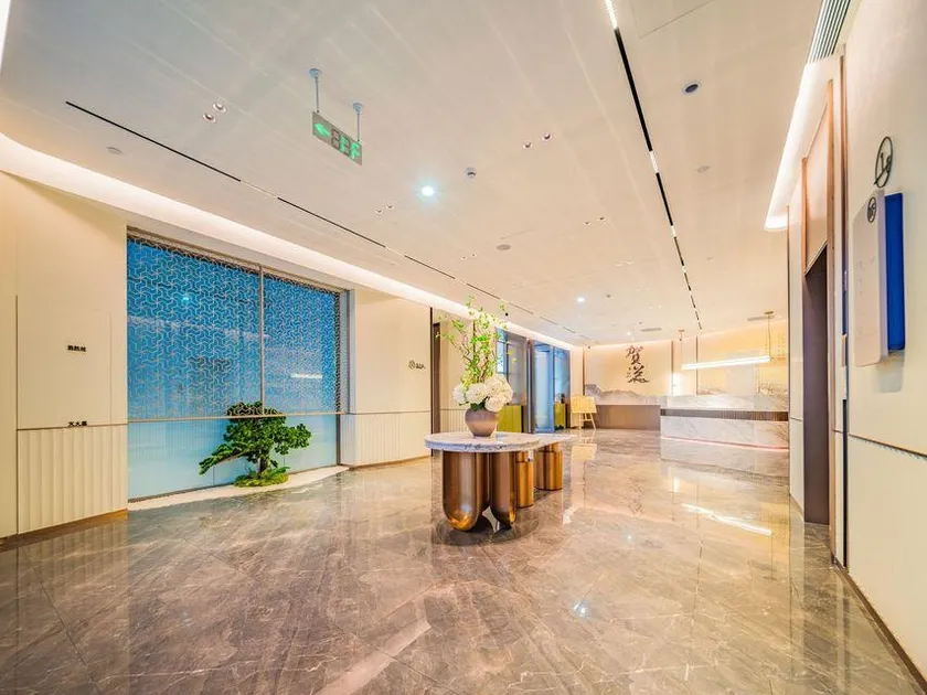 Starway Hotel (Xinbai Helan Center) - Image 1