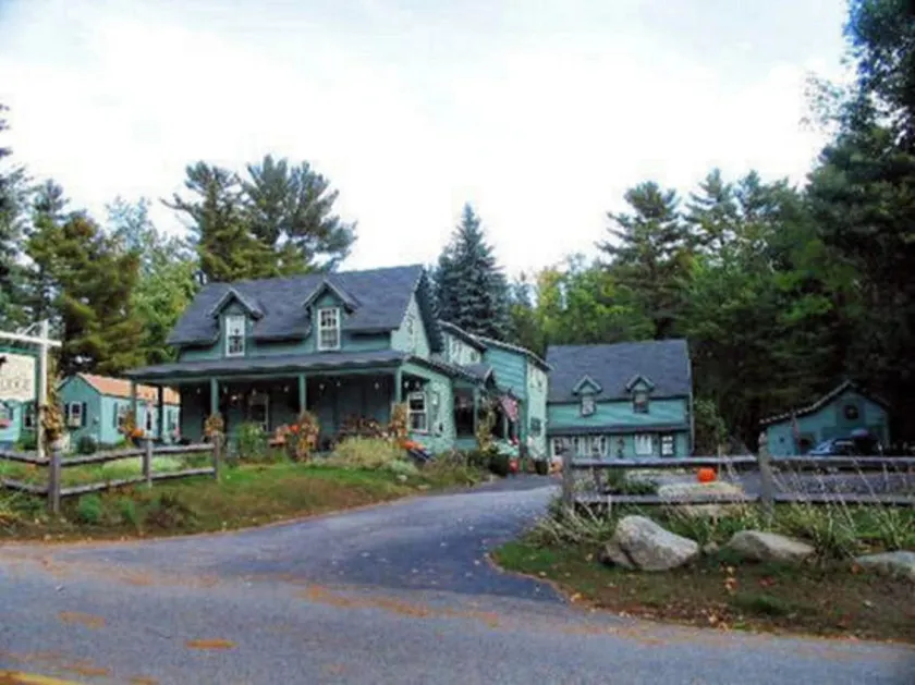Spruce Moose Lodge and Cottages - Image 1
