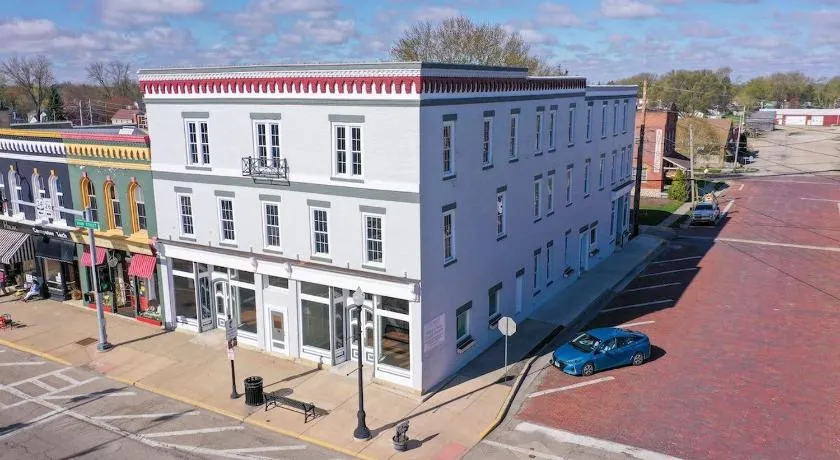 Historic Knox Hotel - Image 1
