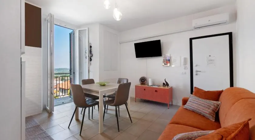Diamond House Holiday - Image 1