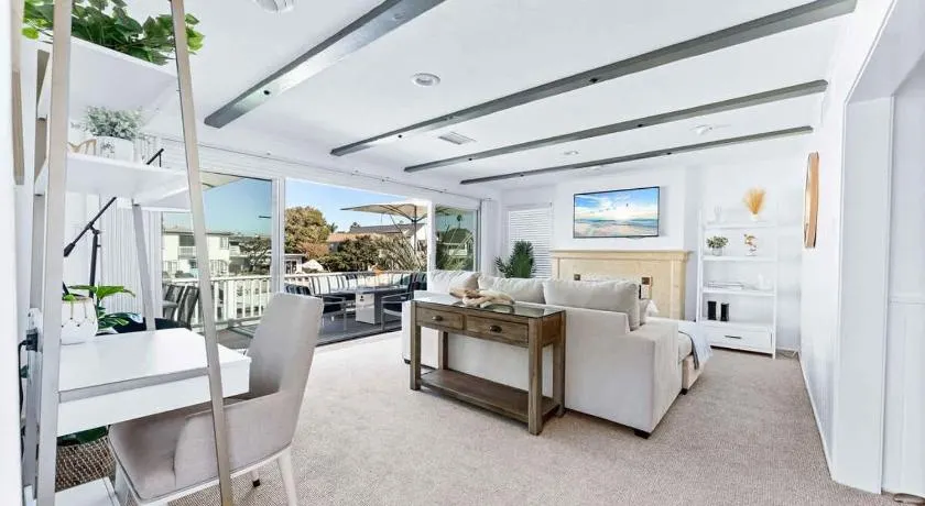 Stunning BayVIEW Home with Epic Waterfront Views - Image 1