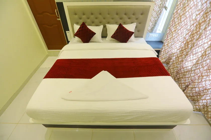 Hotel Samruddhi Comfort Stay - Airoli - Image 1