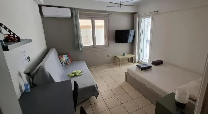 HoneyBee4 - Cozy studio close to the port, airport & Athens - Image 1