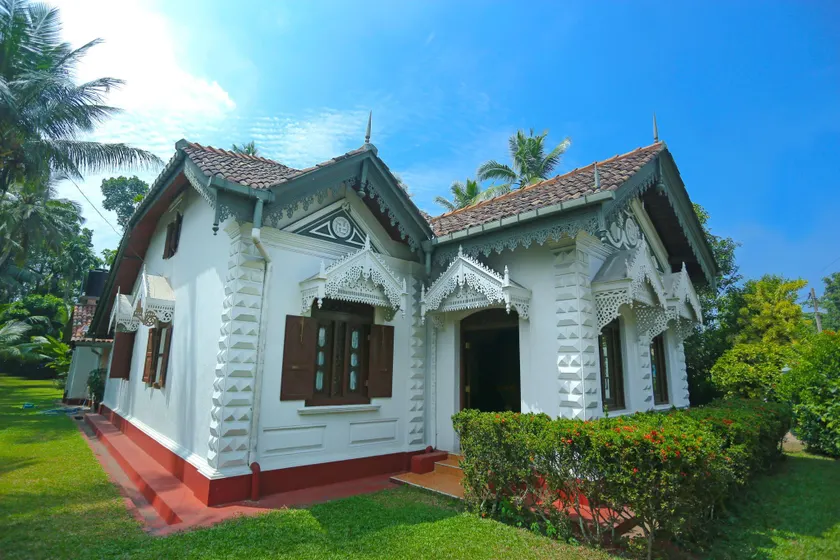 Old Parkland Hostel - Image 1