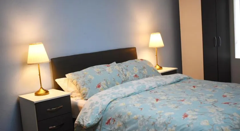 Double Bed Room in Flat near Birmingham City Centre - Image 1