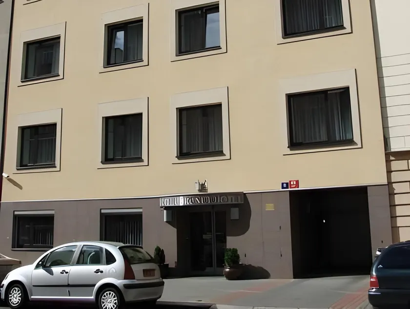 Hotel Coronet - Image 1