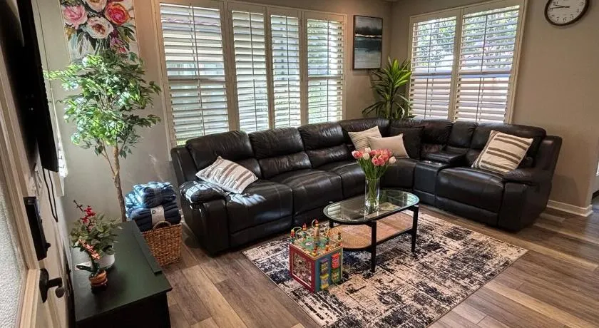Cozy n quiet home next to GP Ice Rink for a family - Image 1