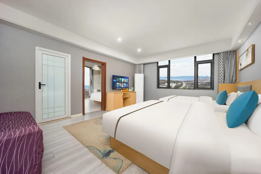 Zhenxiong Svit Theme Hotel - Image 1