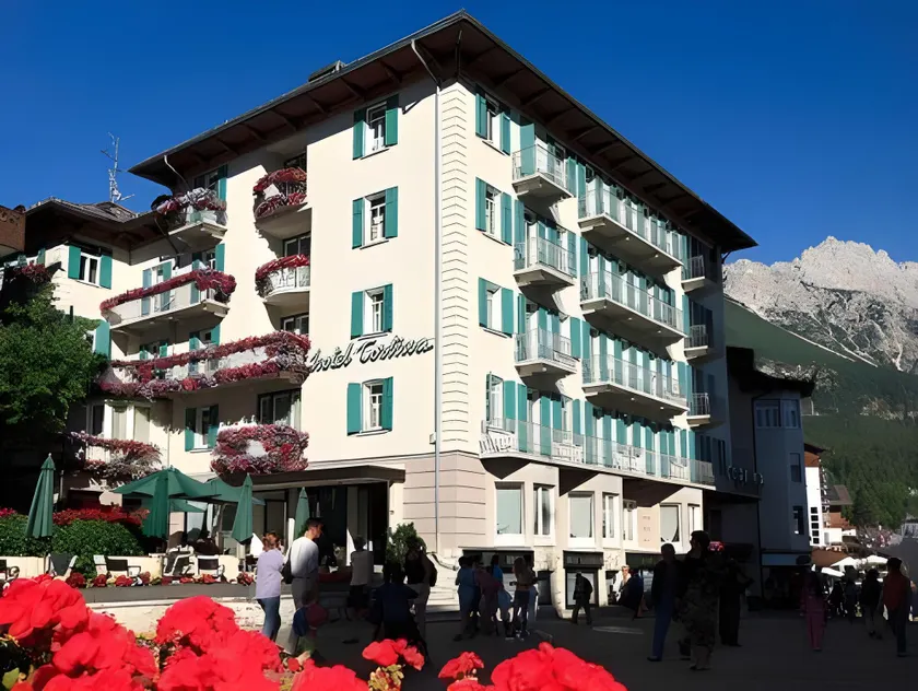 Hotel Cortina - Image 1