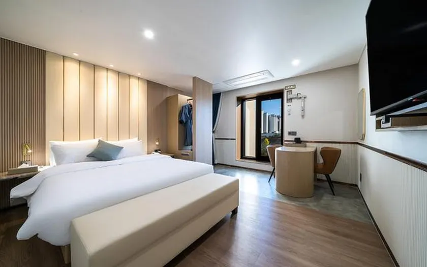 H Avenue Hwamyeong - Image 1